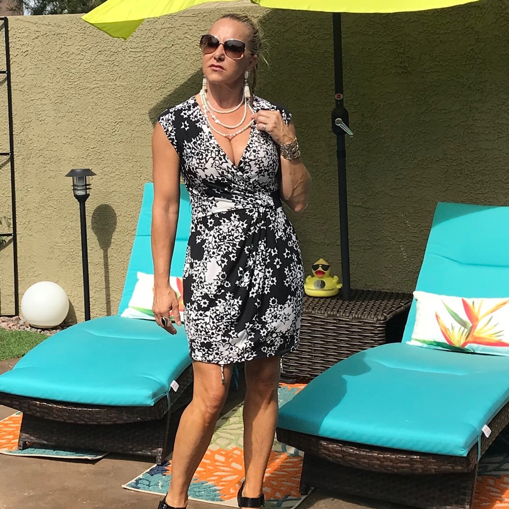 DVF 100% silk print Mini Dress - Picture 7 of 8